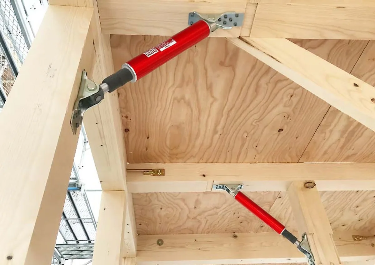 木造住宅內的制震阻尼器